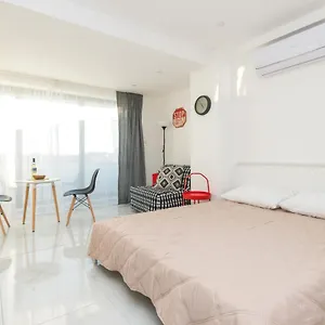 https://six-apartments.larnacahotels.org